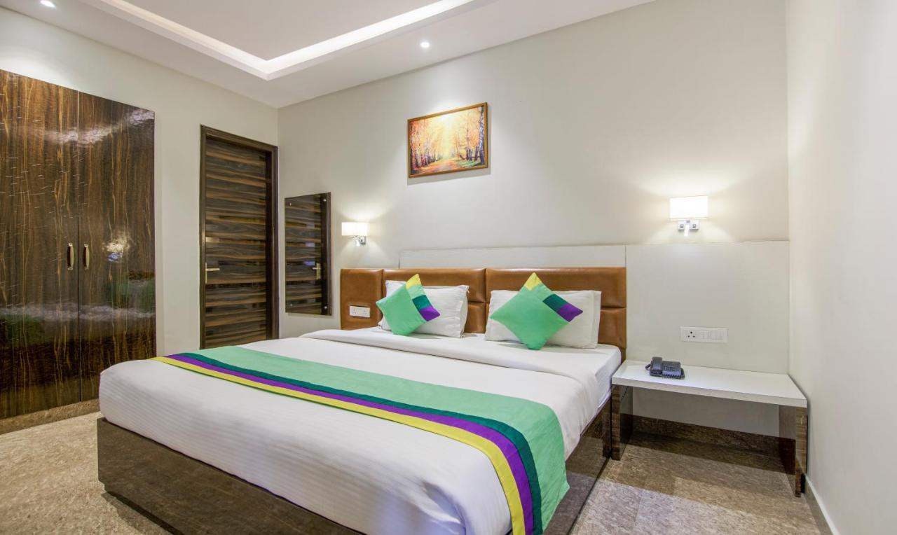 Treebo Swastika Premium Hotel Noida Luaran gambar